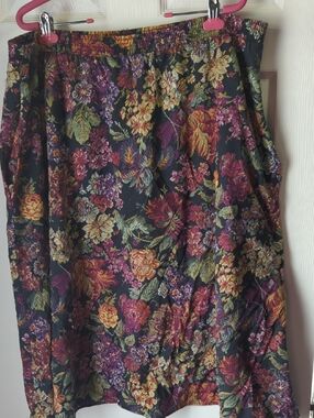 Plus Size Vintage CottageCore Whimsigoth Floral Skirt in Black Multicolor